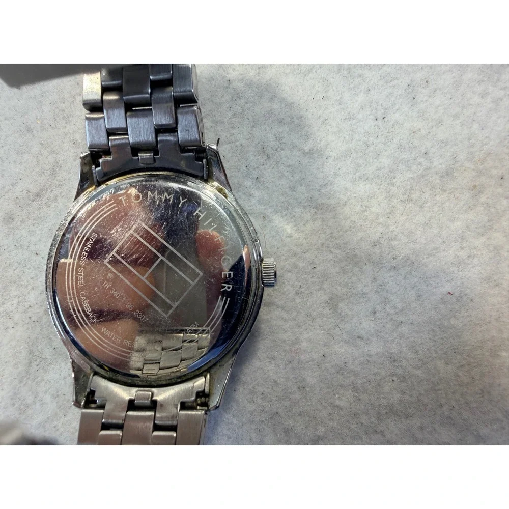 Tommy Hilfiger Mens Watch Blue Sunray Dial Silver Stainless Steel READ